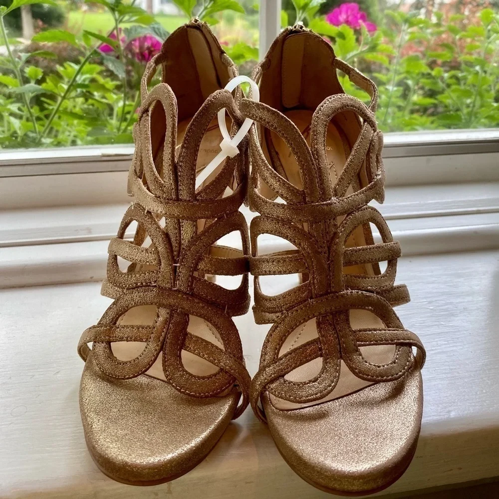 B Brian Atwood B-Tira Gold Heels NWT - Picture 3 of 9